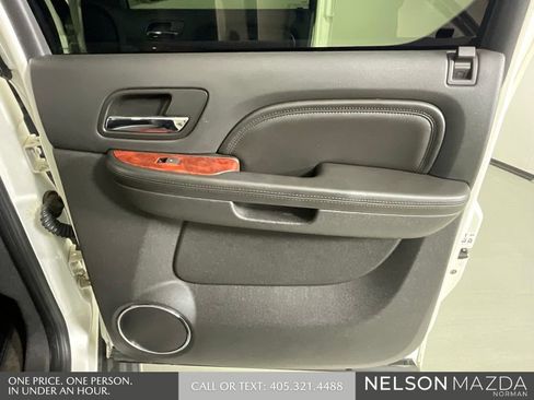 Used 2011 Cadillac Escalade EXT Luxury AWD/4WD image 22