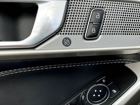 Used 2024 Ford Explorer XLT w/ Equipment Group 202A image 38