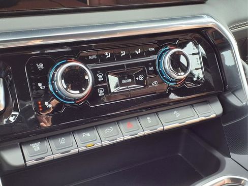 New 2026 GMC Sierra 2500 Denali Ultimate w/ Max Trailering Package image 13