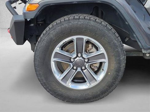 Used 2018 Jeep Wrangler Unlimited Sahara w/ Cold Weather Group AWD/4WD image 21