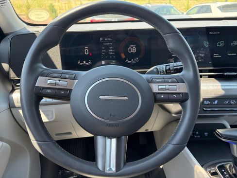 Certified 2025 Hyundai Kona SEL AWD/4WD image 9