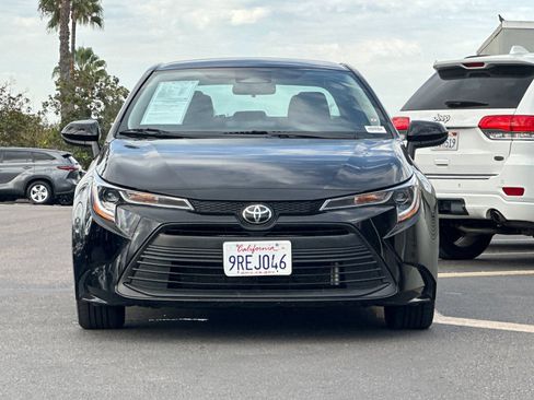 Used 2025 Toyota Corolla LE FWD image 7
