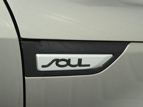 Used 2015 Kia Soul FWD image 30