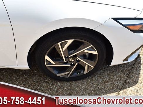 Used 2024 Hyundai Elantra Limited FWD image 14