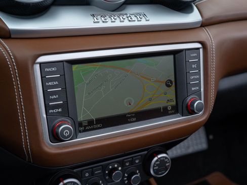 Used 2017 Ferrari California T image 44