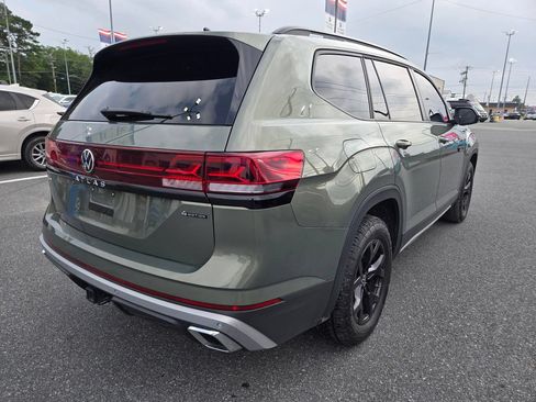Used 2025 Volkswagen Atlas Peak Edition SE AWD/4WD image 5