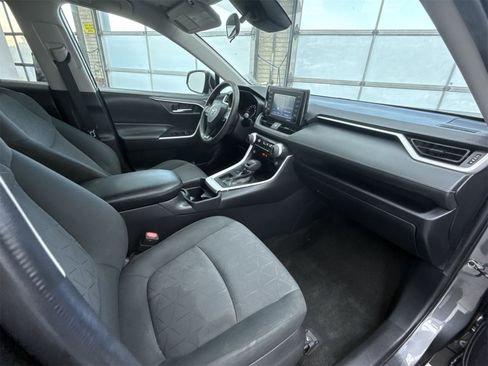 Used 2021 Toyota RAV4 XLE image 16