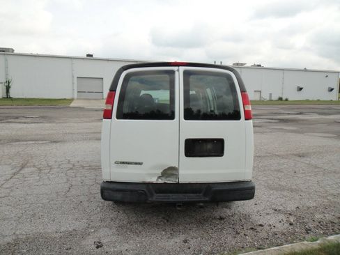 Used 2008 Chevrolet Express 1500 RWD image 8