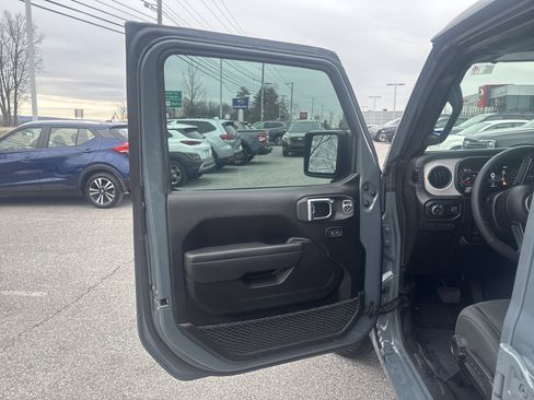 Used 2025 Jeep Wrangler Sport S image 14