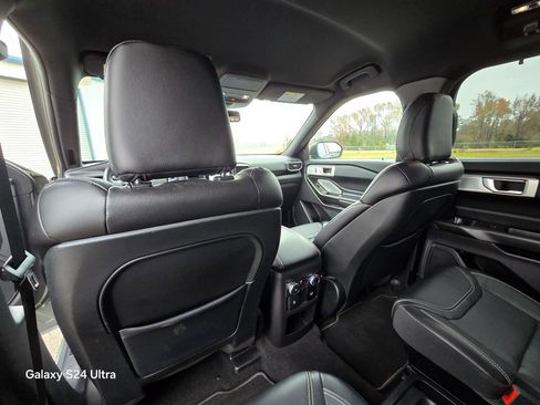 Used 2020 Ford Explorer ST w/ Premium Technology Package image 17