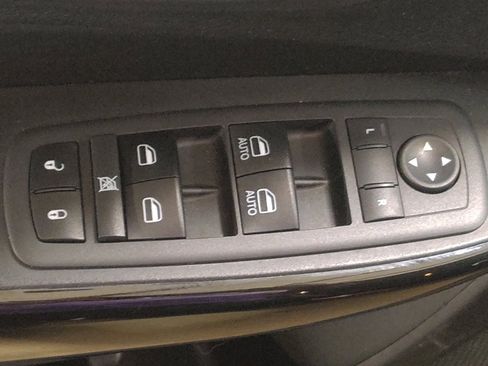 Used 2020 Jeep Cherokee Latitude Plus FWD image 27
