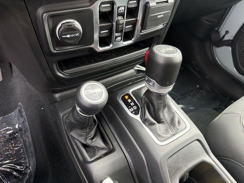 Used 2023 Jeep Wrangler Unlimited w/ Sun & Screen Package AWD/4WD image 28