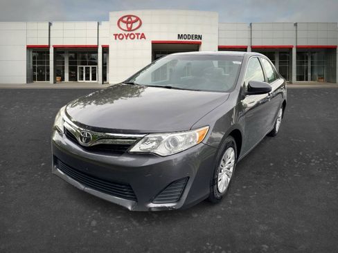 Used 2014 Toyota Camry FWD image 1