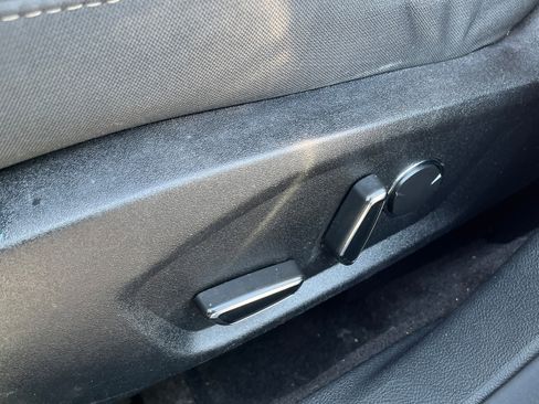 Used 2019 Ford Fusion SE FWD image 19