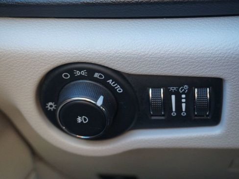 Used 2017 Chrysler Pacifica Touring-L Plus image 30