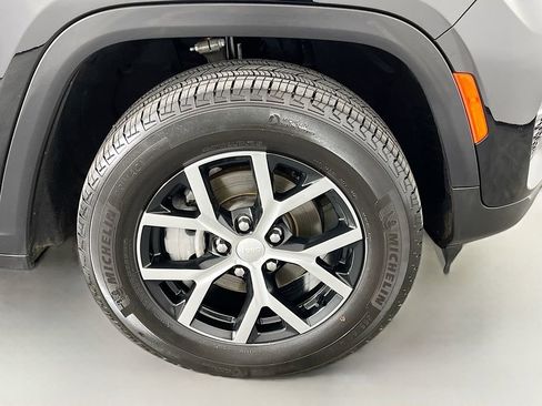 Used 2023 Jeep Grand Cherokee Limited AWD/4WD image 38