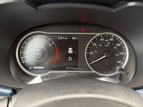 Used 2025 Nissan Versa SV FWD image 33