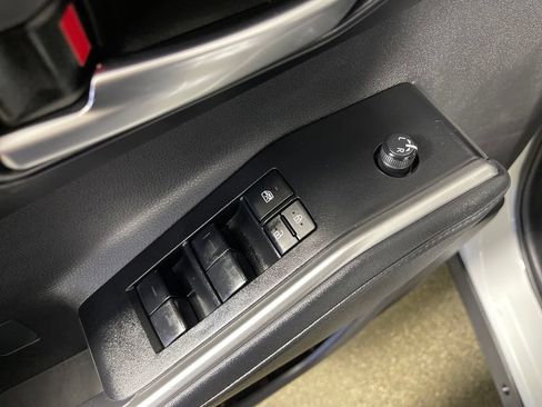 Used 2023 Toyota Highlander XLE FWD image 16