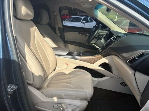 Used 2019 Lincoln Nautilus Reserve AWD/4WD image 7