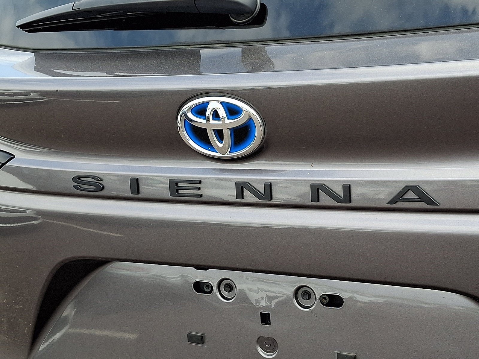 Used 2024 Toyota Sienna XLE FWD image 31