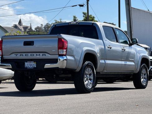 Used 2017 Toyota Tacoma SR5 w/ Tow Package image 4