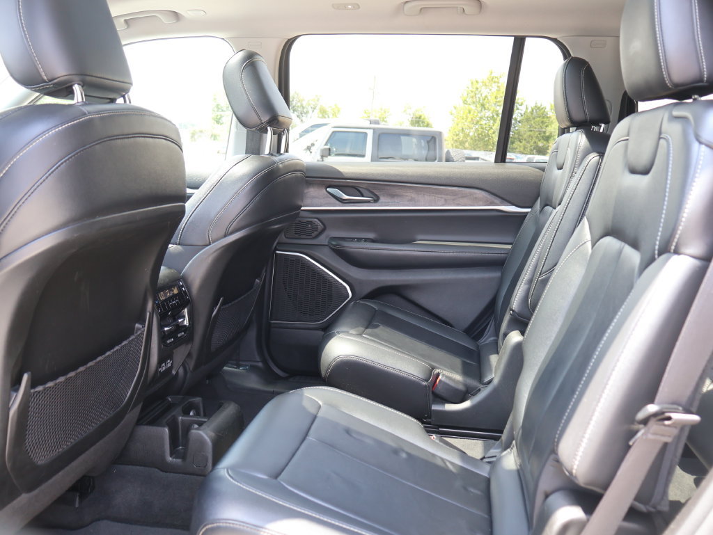 Used 2022 Jeep Grand Cherokee L Limited AWD/4WD image 18