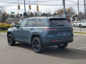 New 2026 Jeep Grand Cherokee Limited w/ Limited Altitude Package AWD/4WD video 3