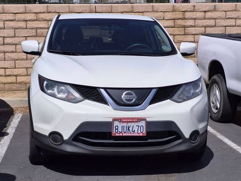 Used 2019 Nissan Rogue Sport S FWD image 2