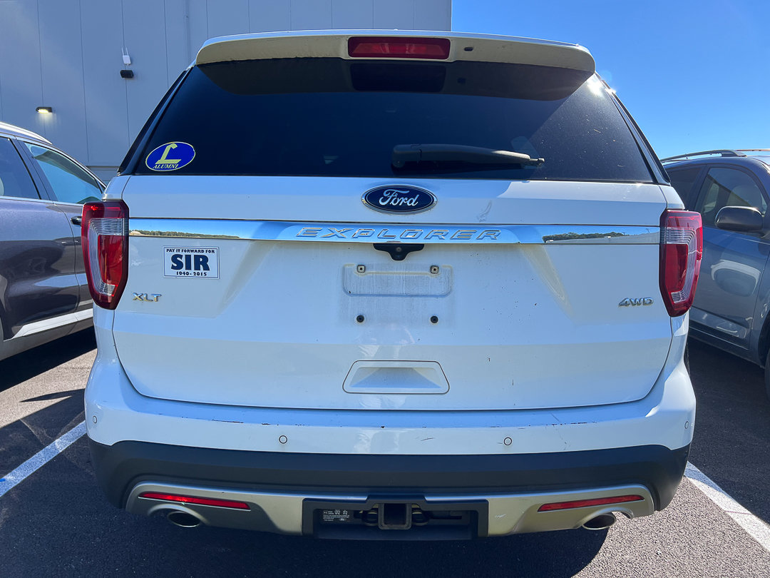 Used 2017 Ford Explorer XLT w/ Equipment Group 201A AWD/4WD image 4