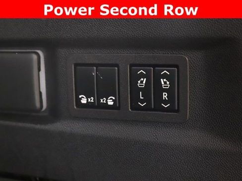 Used 2023 GMC Yukon SLT w/ SLT Premium Package image 32