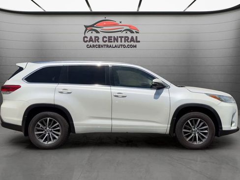 Used 2017 Toyota Highlander XLE AWD/4WD image 6