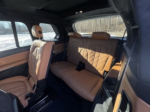 Used 2023 BMW X7 xDrive40i w/ M Sport Package image 24