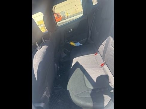 Used 2021 Jeep Renegade Latitude image 16