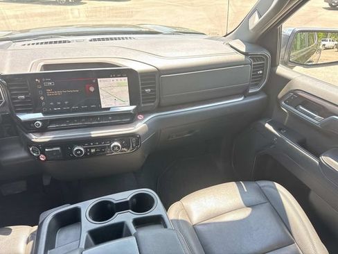 Used 2025 GMC Sierra 1500 SLT AWD/4WD image 22