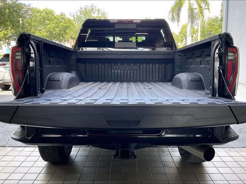 Used 2025 GMC Sierra 2500 AT4 w/ AT4 Premium Plus Package AWD/4WD image 18