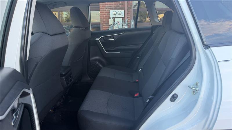 Used 2020 Toyota RAV4 XLE w/ Convenience Package FWD image 17