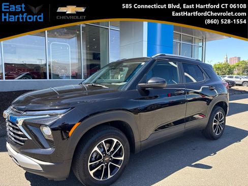 Used 2025 Chevrolet TrailBlazer LT AWD/4WD image 1