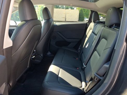 Used 2025 Tesla Model Y Long Range RWD image 10