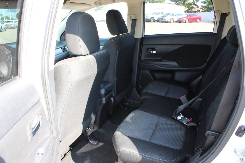 Used 2018 Mitsubishi Outlander SE FWD image 6