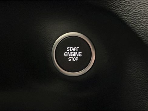 Used 2024 Volvo XC40 B5 Core w/ Protection Package Premier AWD/4WD image 22