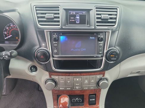 Used 2013 Toyota Highlander Limited image 24