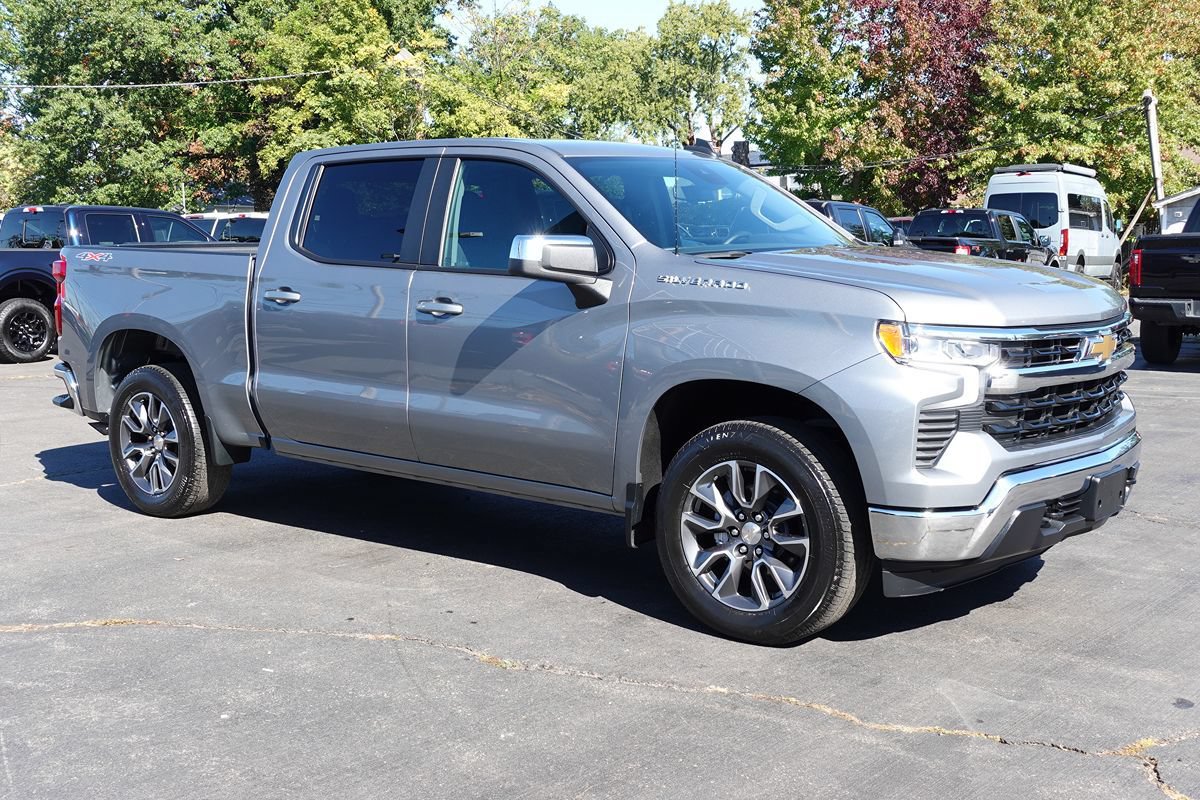 Used 2024 Chevrolet Silverado 1500 LT AWD/4WD image 4