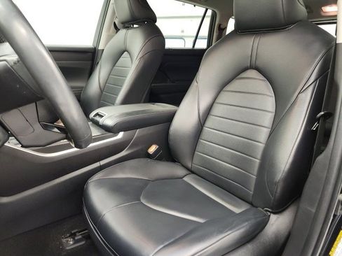 Certified 2023 Toyota Highlander XLE image 14