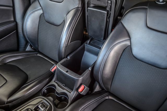 Used 2019 Jeep Cherokee Latitude Plus FWD image 33
