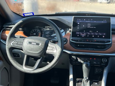 Used 2024 Jeep Compass Limited image 19