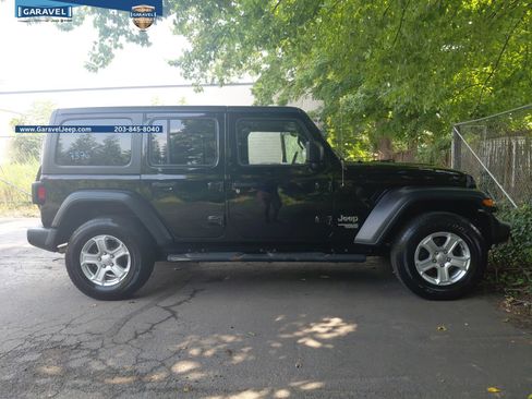 Used 2019 Jeep Wrangler Unlimited Sport S AWD/4WD image 32
