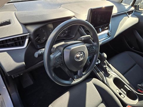 Used 2025 Toyota Corolla LE image 4