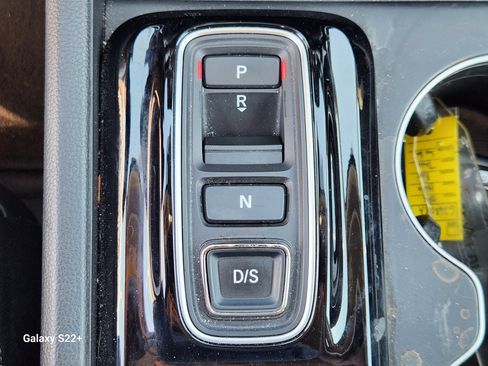 Used 2025 Honda Pilot Touring image 13