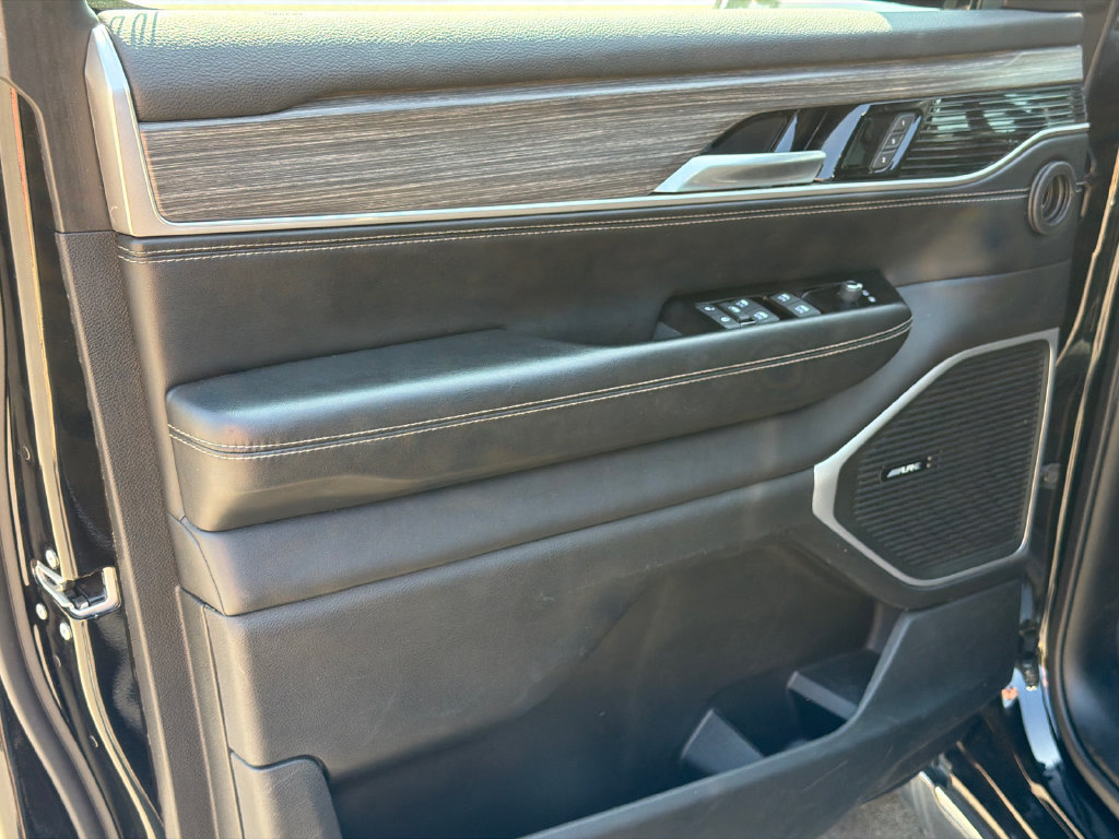 Used 2024 Jeep Wagoneer Series II AWD/4WD image 10