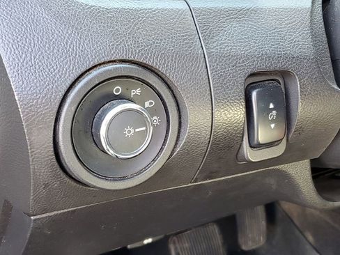 Used 2010 Ford Taurus SEL FWD image 14
